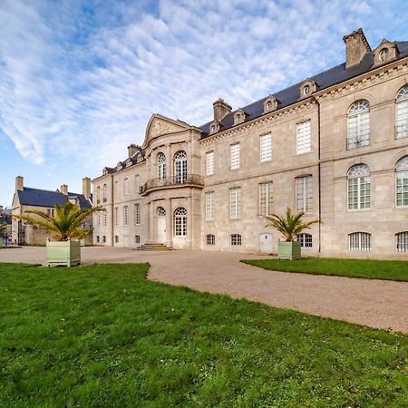 Les Caleches De L'Hotel De Beaumont Valognes Extérieur photo