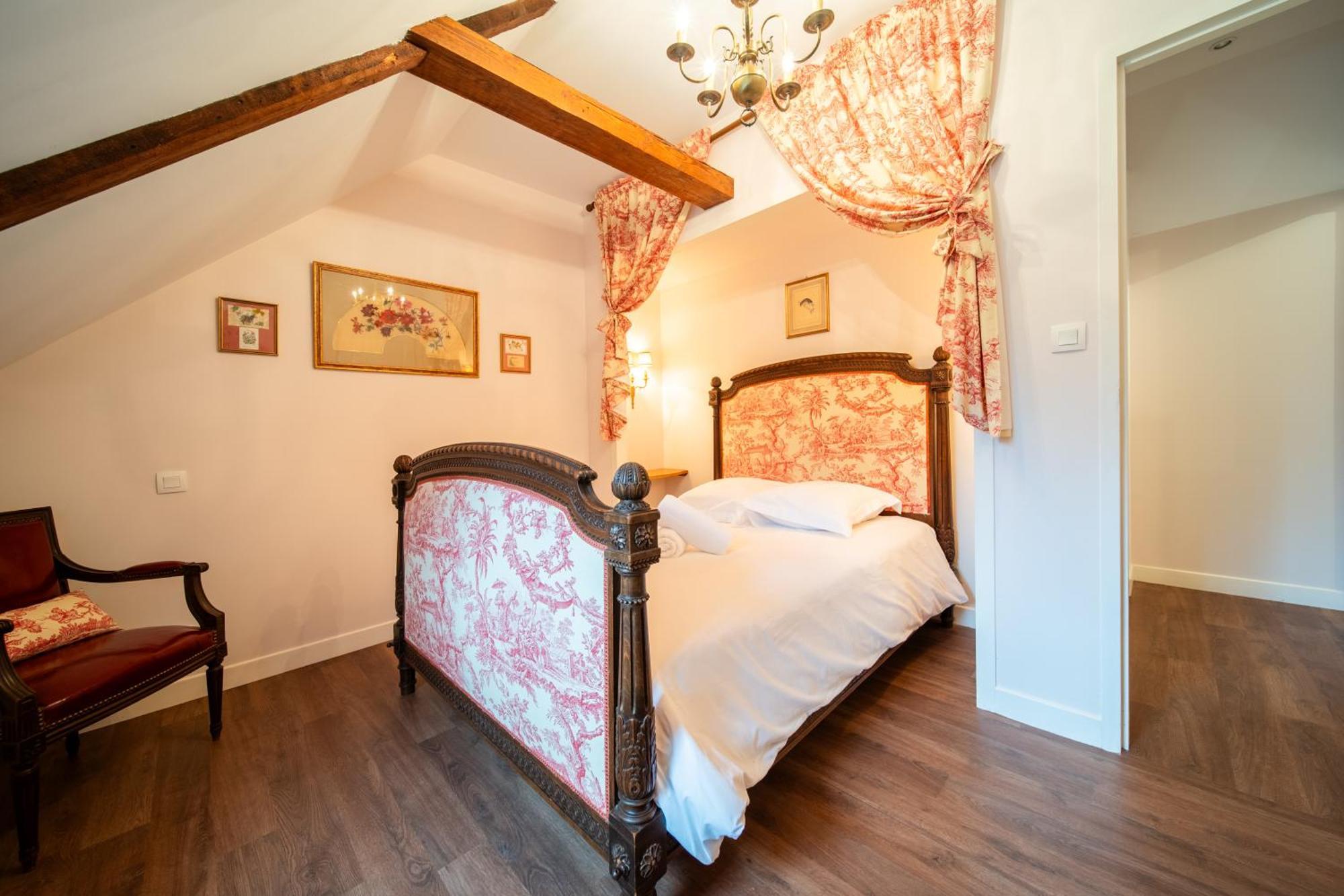 Les Caleches De L'Hotel De Beaumont Valognes Extérieur photo