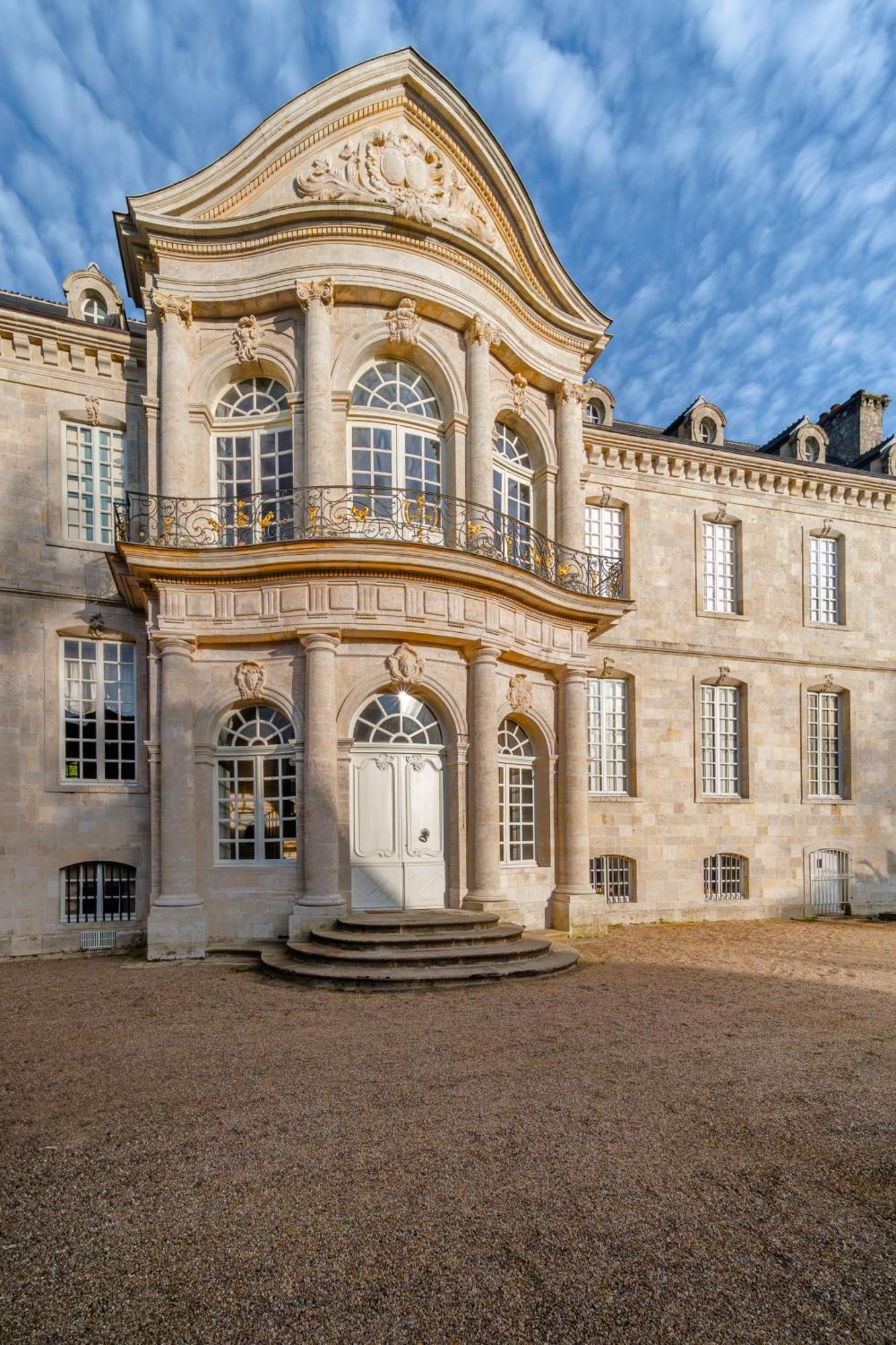 Les Caleches De L'Hotel De Beaumont Valognes Extérieur photo